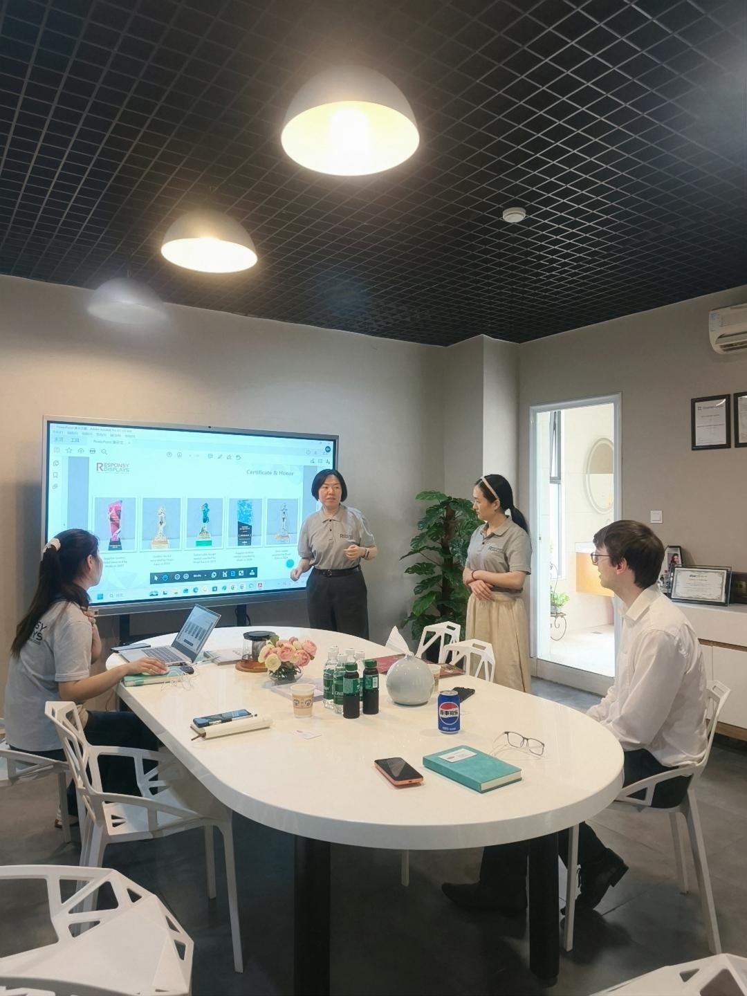 熱烈歡迎英國客戶蒞臨東莞精彩展示參觀考察 熱烈歡迎英國客戶蒞臨東莞精彩展示參觀考察